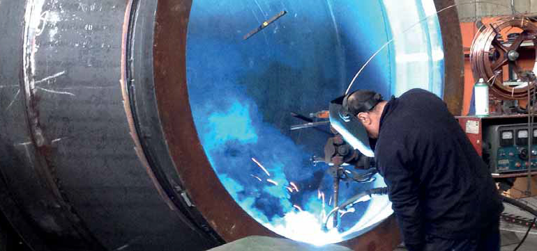 Welding on a valve’s body in Nencini workshop